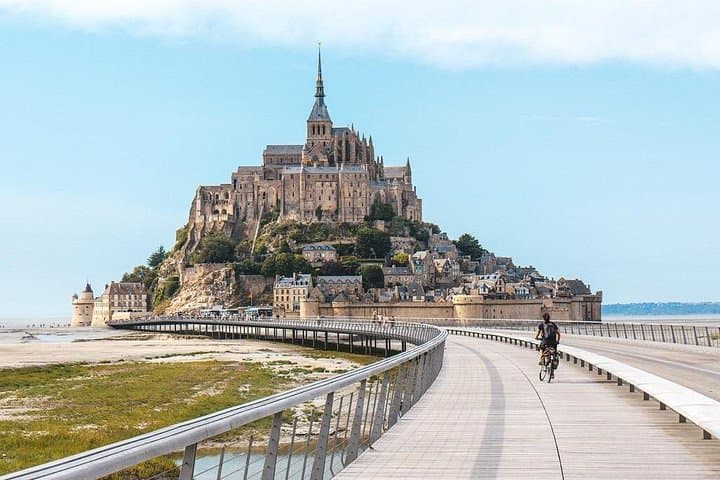 Private 12-hour round transfer to abbey of Mont Saint Michel Normandy from Paris — photo 2