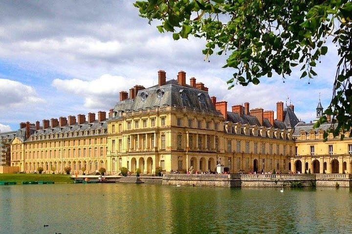 Round transfer to Fontainebleau and Vaux le Vicomte from Paris — photo 3