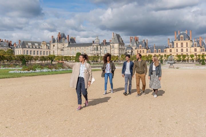 Fontainebleau and Vaux le Vicomte Chateaux Day Trip from Paris — photo 3