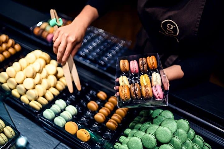 Paris Bakery Food Tour Chocolate Macarons and 10 Sweet Tastings — photo 3