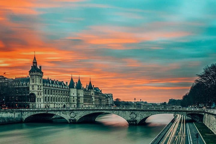 Private Paris Night Tour - with Magic City Lights and Local Vibes — photo 6