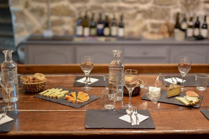 Paris Art of Pairing Cheese and Wine Tasting in a Cheese Cellar — photo 2