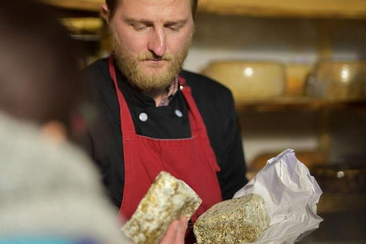 Paris Art of Pairing Cheese and Wine Tasting in a Cheese Cellar — photo 6