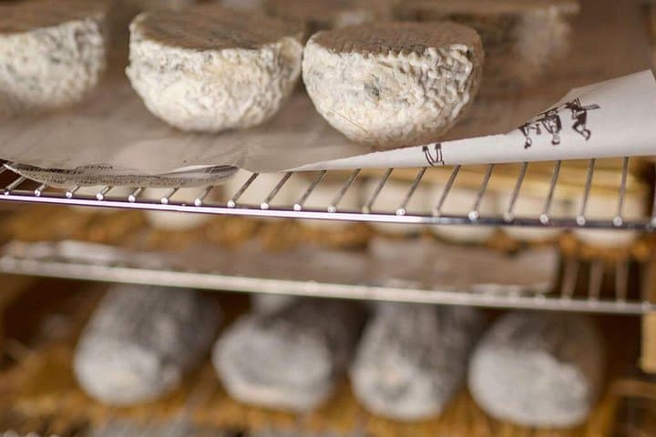 Paris Art of Pairing Cheese and Wine Tasting in a Cheese Cellar — photo 11