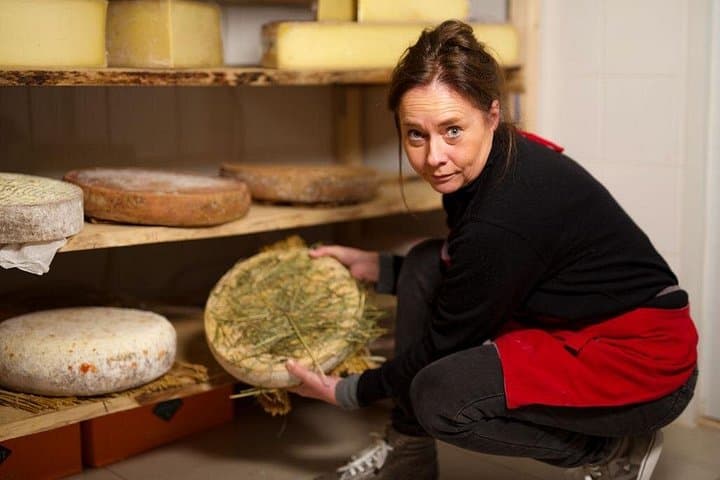 Paris Art of Pairing Cheese and Wine Tasting in a Cheese Cellar — photo 13
