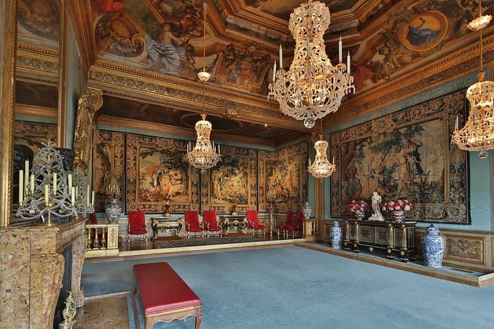 Vaux-le-Vicomte Castle Day Trip with Chateaubus Shuttle — photo 2