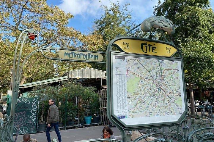 Paris Notre Dame & Île de la Cite: Max 6 People Group or Private — photo 14