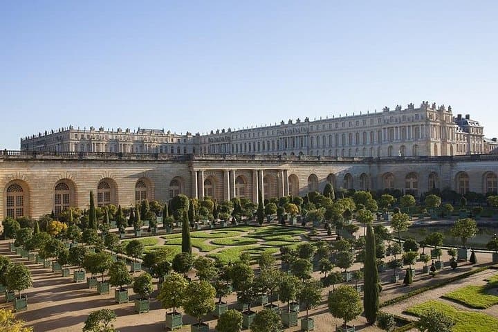 Chartres and Versailles Private Full-Day Tour — photo 3