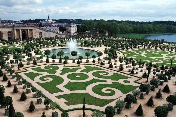 VERSAILLES CASTLE Round-Trip Transfer from Paris by Luxury Van — photo 12
