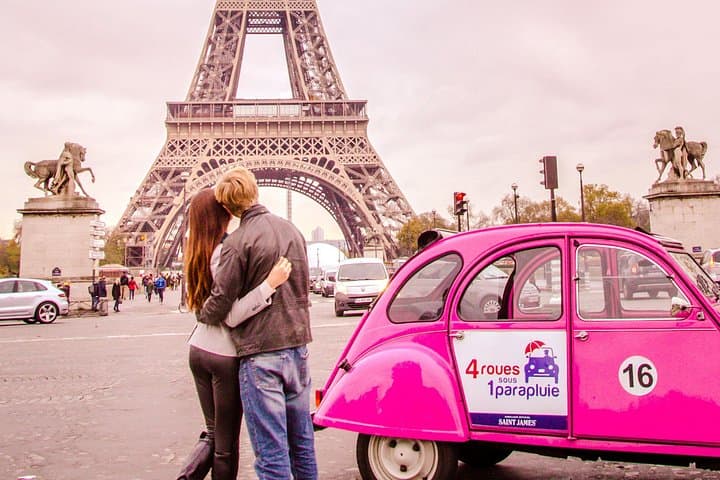Private tour Paris 3 hours in vintage Citroën 2CV — photo 1