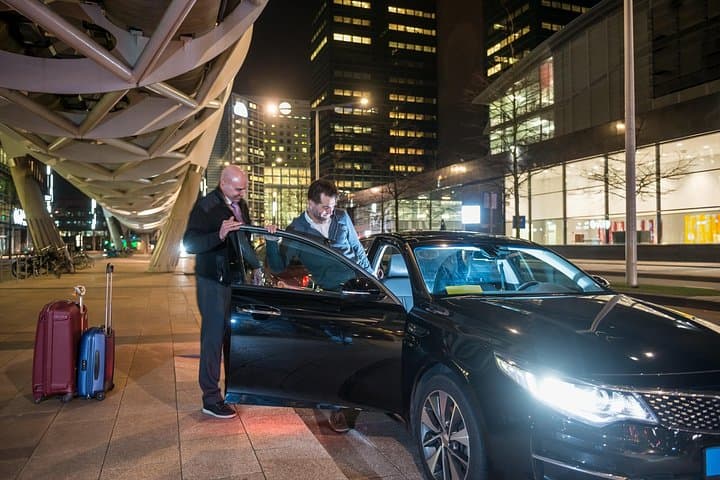 Private transfer from Disneyland Hotels to Paris CDG Airport