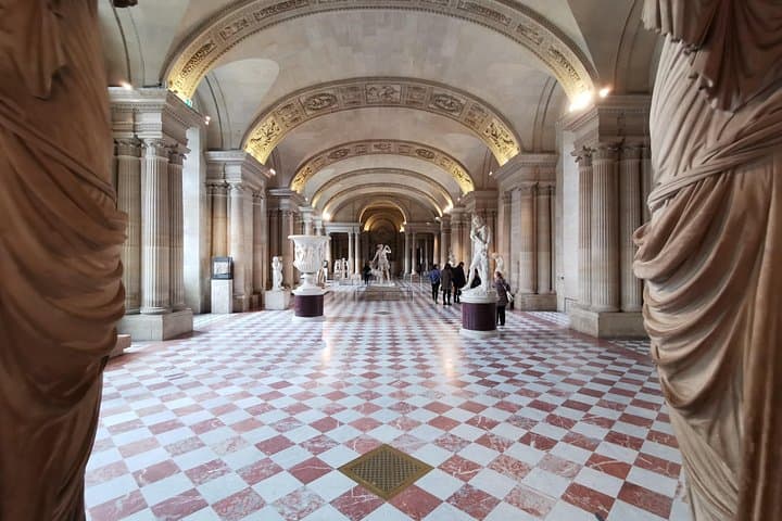 Versailles Palace & Louvre Museum Private Day Tour from Paris — photo 9