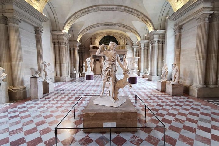 Versailles Palace & Louvre Museum Private Day Tour from Paris — photo 17