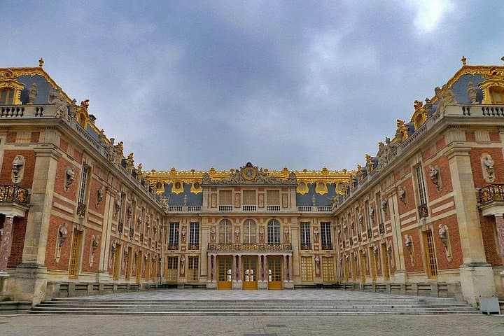 Excursion to Versailles by train with entrance to the Palace and Gardens — photo 1