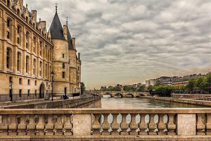 The Medieval Heart of Paris - History Walk (Small Group Tour) — photo 1