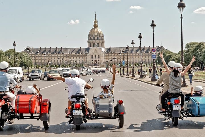 Paris Highlights city tour on a vintage Sidecar Motorcycle — photo 1