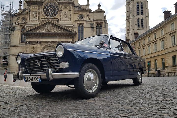 Paris Private Tour by Vintage Car with Wine Tasting — photo 2
