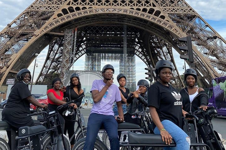 Paris Sightseeing Family Friendly Guided Electric Bike Tour — photo 6