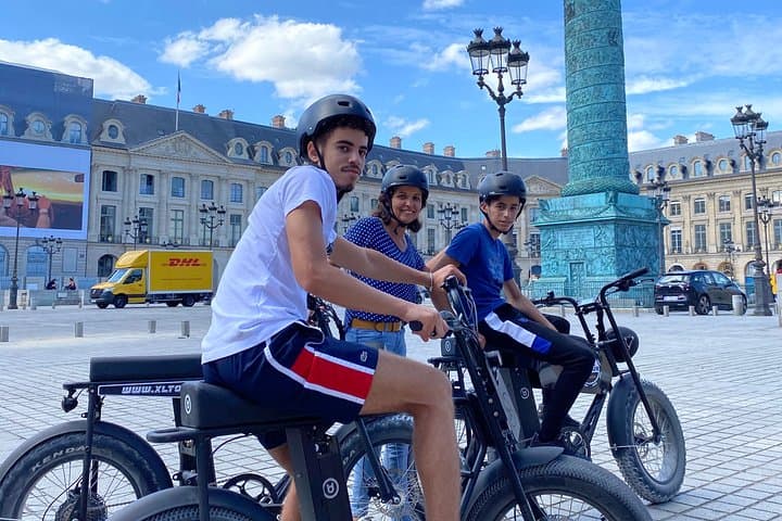 Paris Sightseeing Family Friendly Guided Electric Bike Tour — photo 3