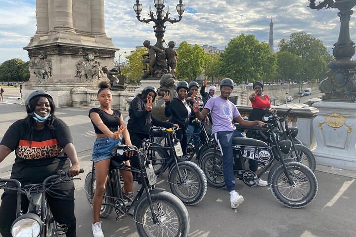 Paris Sightseeing Family Friendly Guided Electric Bike Tour — photo 1