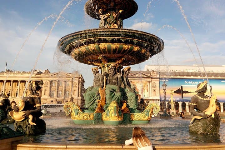 Paris Private Tour: Highlights, Top Quarters & Eiffel Tower — photo 9