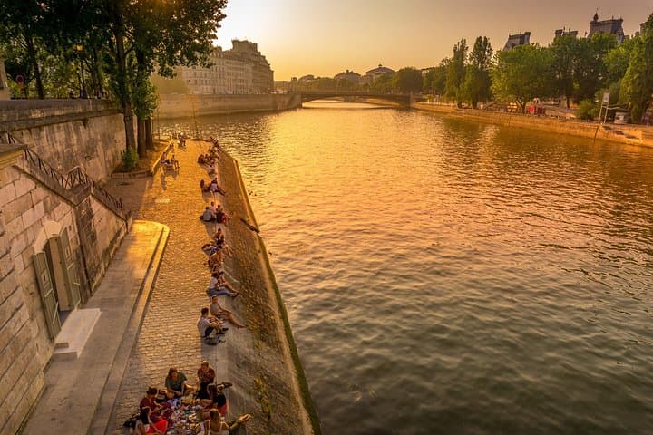 Paris Private Tour: Highlights, Top Quarters & Eiffel Tower — photo 10