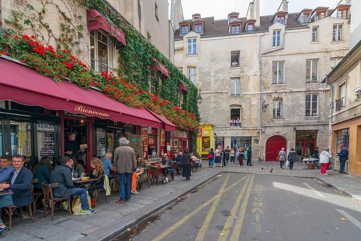 Paris Private Tour: Highlights, Top Quarters & Eiffel Tower — photo 16