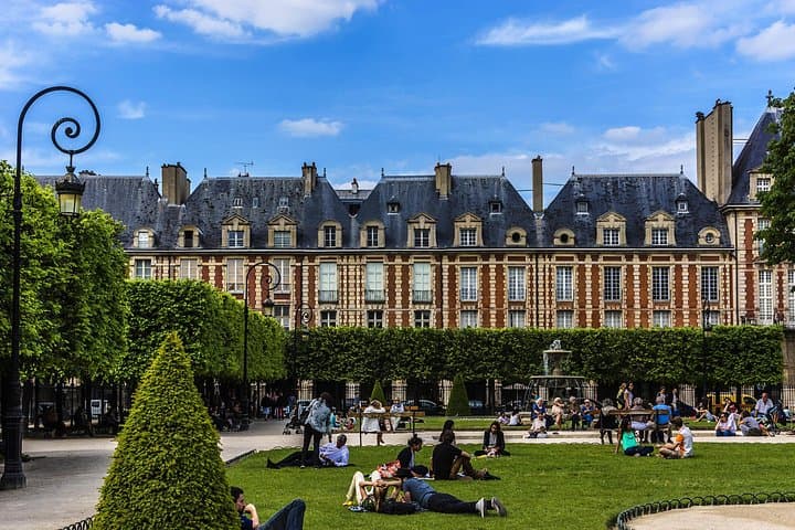Paris Private Tour: Highlights, Top Quarters & Eiffel Tower — photo 5