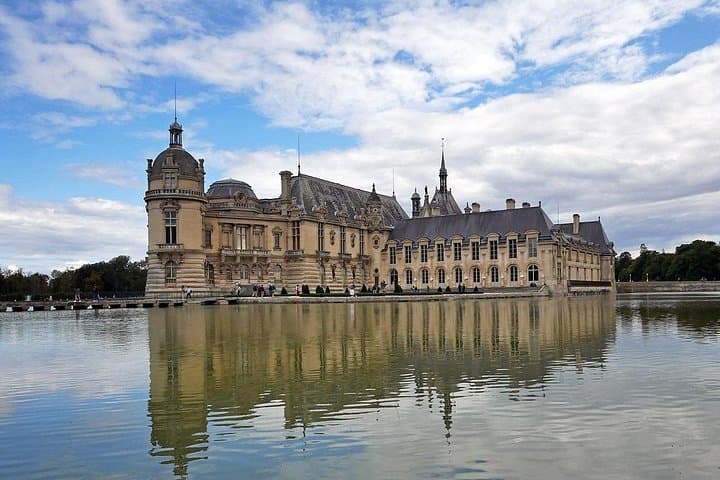 Private transfer from Paris to Chantilly or Chateau de Montvillargenne — photo 2