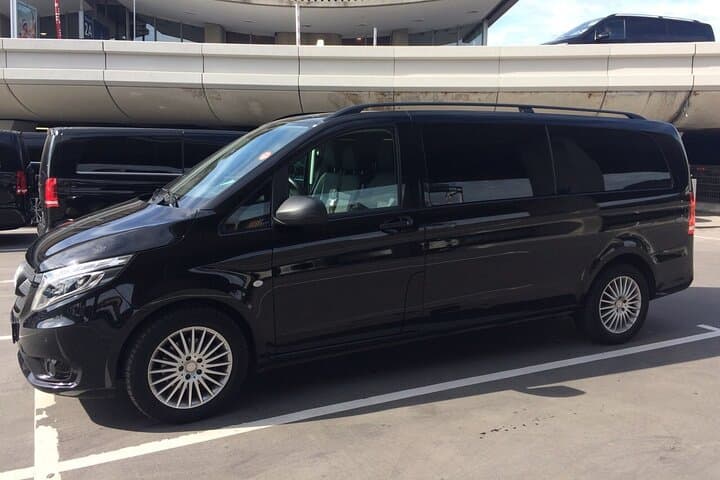 Paris Private Transfer: One-Way City Ride — photo 2