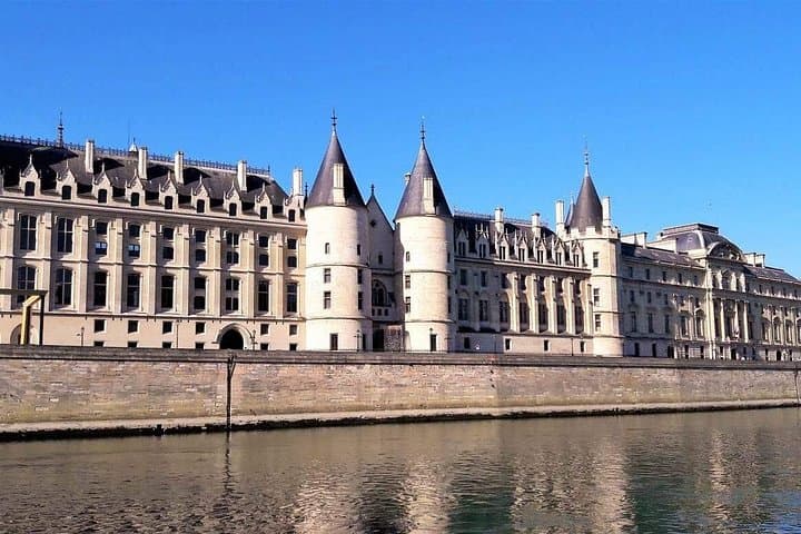 The Medieval Heart of Paris - History Walk (Small Group Tour) — photo 2