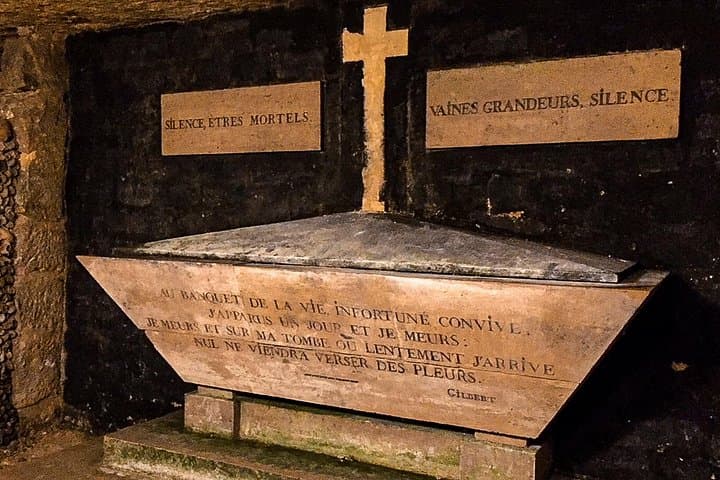 Catacombs of Paris Small Group Restricted Access Tour — photo 7