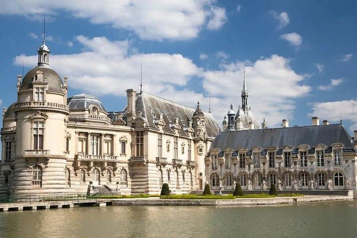 Private transfer from Paris to Chantilly or Chateau de Montvillargenne — photo 3