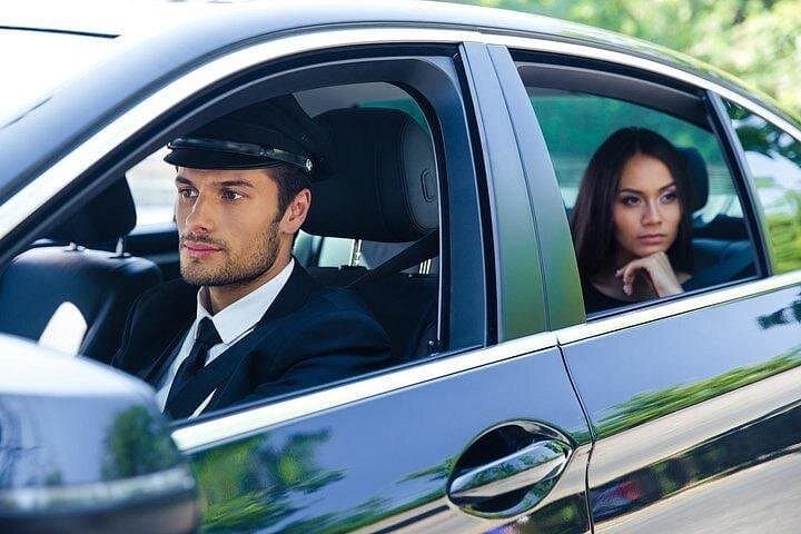 Paris to Moulin Rouge:Private Round-Trip Transfer from Your Hotel — photo 4