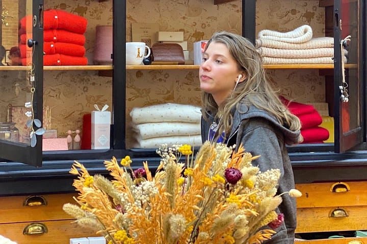 Teen Shopping and Fashion Accessories Tour in Paris — photo 4