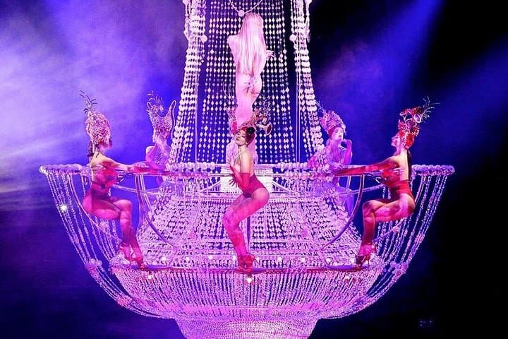 Lido de Paris Private Round-trip Transfer — photo 2