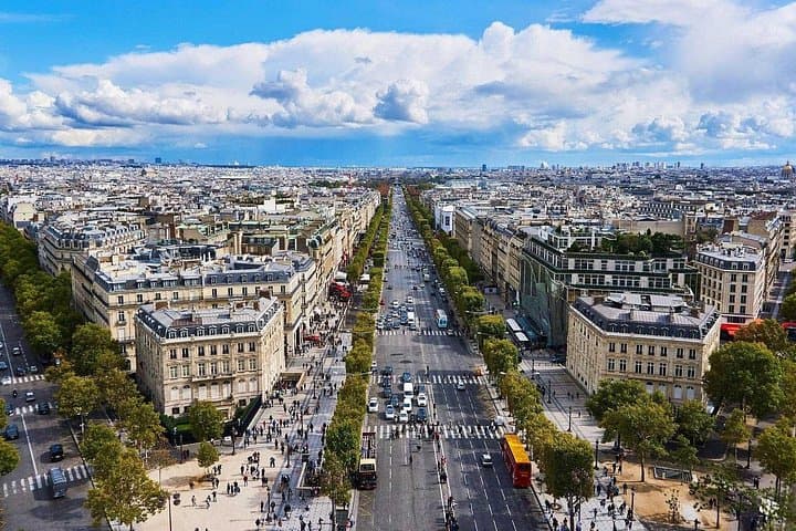 Paris Airport Transfer: Paris Airport CDG to Paris by Luxury Van — photo 6