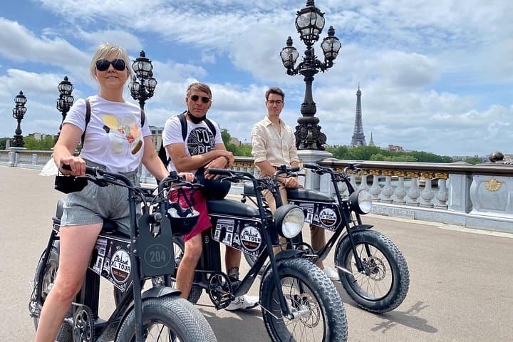 Paris Sightseeing Family Friendly Guided Electric Bike Tour — photo 2