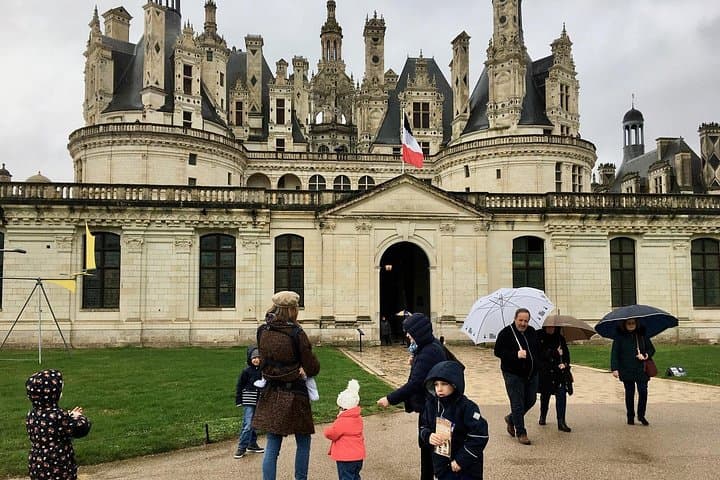Private 3 Loire Castles Live Guided with Wine tasting from Paris — photo 12
