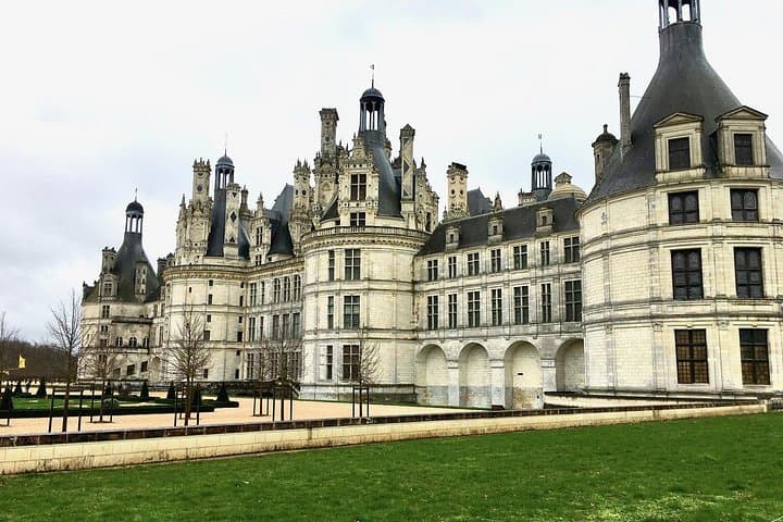 Private 3 Loire Castles Live Guided with Wine tasting from Paris — photo 17