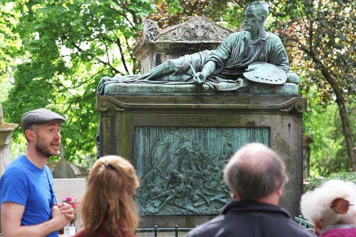 Paris: Famous Graves of Pere Lachaise Cemetery Guided Tour — photo 3