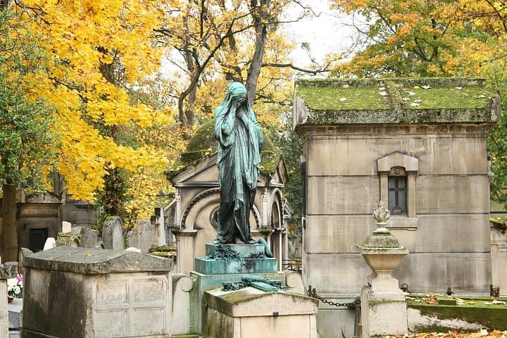 Paris: Famous Graves of Pere Lachaise Cemetery Guided Tour — photo 9