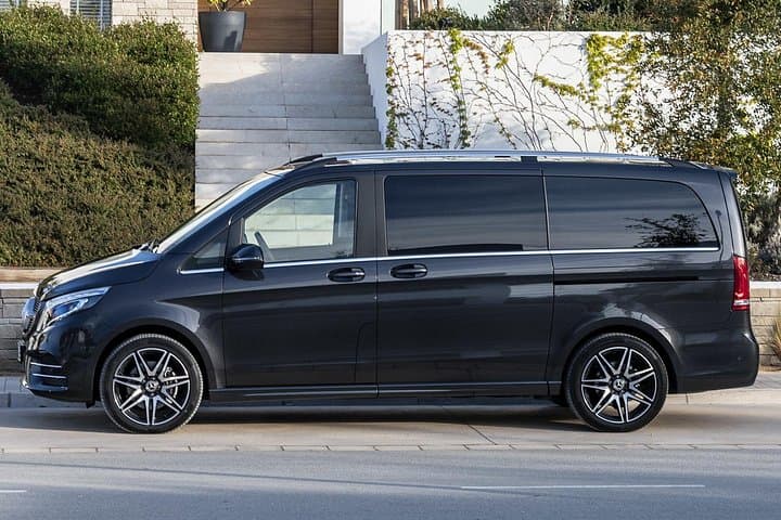 Paris Airport Transfer: Paris Airport CDG to Paris by Luxury Van — photo 2