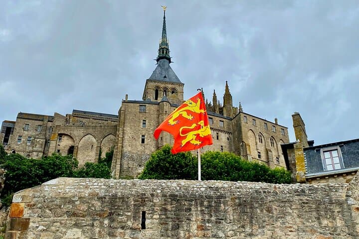 Mont Saint-Michel Small-group by Minivan from Paris with Calvados — photo 2