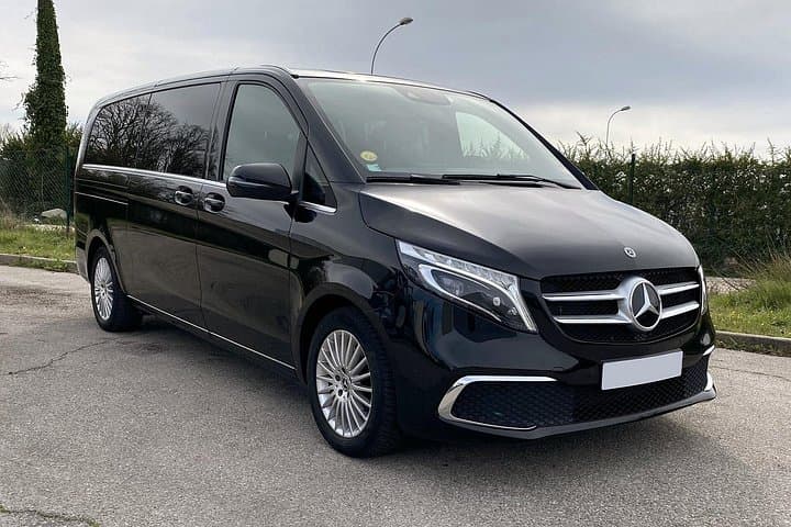 Private Transfer: Paris City to Paris Airport CDG by Luxury Van — photo 2