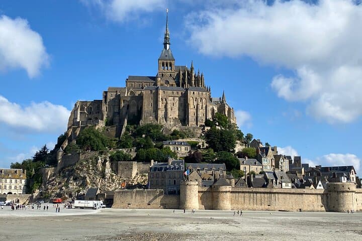 Mont Saint-Michel Small-group by Minivan from Paris with Calvados — photo 1