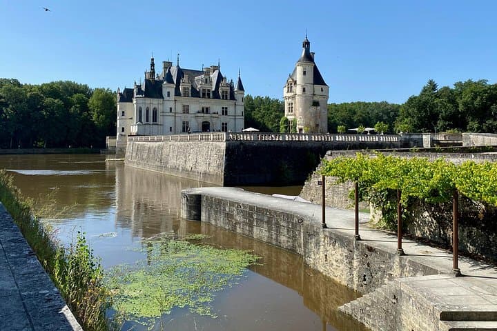 Loire Castles Chenonceau, Chambord & 2 Wineries Private Trip — photo 17