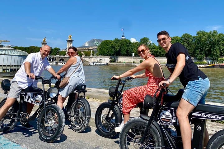 Paris Sightseeing Family Friendly Guided Electric Bike Tour — photo 8