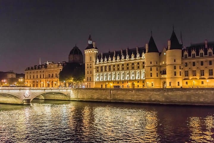 Dark Heart of Paris: History, Legends & Mysteries Walking Tour — photo 3