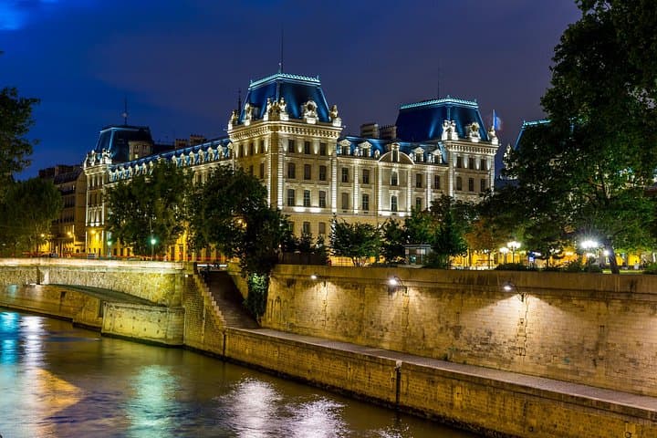 Dark Heart of Paris: History, Legends & Mysteries Walking Tour — photo 10